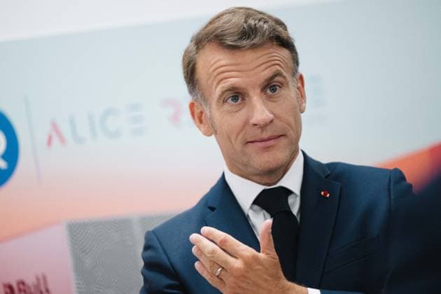 Emmanuel Macron, President of the French Republic during a visit to the European Forum on Computing Power, Quantum Sciences and Technologies, and Semiconductors at the Very Large Computing Center of the Commissariat à lénergie alternative et à lénergie atomique CEA in Bruyères le Châtel, au sud de Paris, le 22 mai 2026 Grégoire Campione Pool Bestimage French President during a visit to the European Forum on Computing Power, Quantum Sciences and Technologies, and Semiconductors at the Very Large Computing Centre of the French Alternative Energies and Atomic Energy Commission CEA in Bruyeres le Chatel, south of Paris, France, on May 22, 2026 Bruyères le Châtel France  Copyright: xGrÃ goirexCampione Pool BestimagexGrÃ goirexCampione Pool Bestimagex
