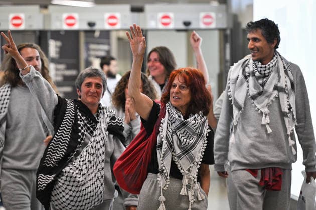 Protesters welcome Global Sumud Flotilla activists in Paris PARIS, FRANCE - MAY 22: Protesters welcome the Global Sumud Flotilla’s repatriated activists at the Charles de Gaulle Airport in Paris, France on May 22, 2026. Firas Abdullah Anadolu Paris France. Editorial use only. Please get in touch for any other usage.  Copyright: x2026xAnadoluxFirasxAbdullahx