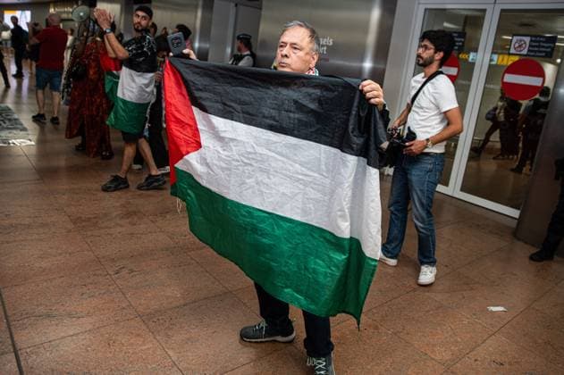 Pro-Palestinian activists pictured before Belgian activists who were part of the Gaza Flotilla arrive at Brussels Airport, in Zaventem, Friday 22 May 2026.  EMILExWINDAL 174748961