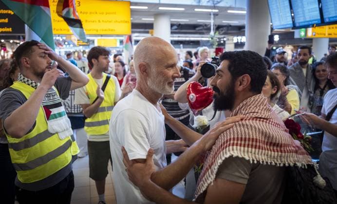 SCHIPHOL - Dutch passengers of the Global Sumud Flotilla arrive at Schiphol Airport. The Dutch nationals were en route to Gaza with the civilian fleet Global Sumud Flotilla and were intercepted by Israel in the Mediterranean Sea. JEROEN JUMELET ANP netherlands out - belgium out  Copyright: xx x559056696x originalFilename: 559056696.jpg