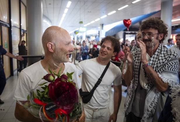 SCHIPHOL - Dutch passengers of the Global Sumud Flotilla arrive at Schiphol Airport. The Dutch nationals were en route to Gaza with the civilian fleet Global Sumud Flotilla and were intercepted by Israel in the Mediterranean Sea. JEROEN JUMELET ANP netherlands out - belgium out  Copyright: xx x559056719x originalFilename: 559056719.jpg