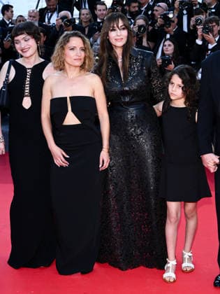 IPA84973006 - Cannes, 79th Cannes Film Festival 2026 - evening 11. Red Carpet HISTOIRES DE LA NUIT (THE BIRTHDAY PARTY). Pictured: LÃ a Mysius, Monica Bellucci, Tawba El Gharchi.  Copyright: xTerenghi Ipa-Agency.netx xPoolxPhotoxEventsx07x 84973006