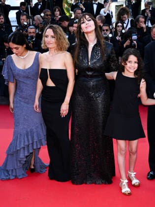 IPA84973141 - Cannes, 79th Cannes Film Festival 2026 - evening 11. Red Carpet HISTOIRES DE LA NUIT (THE BIRTHDAY PARTY). Pictured: LÃ a Mysius, Hafsia Herzi, Monica Bellucci, Tawba El Gharchi  Copyright: xTerenghi Ipa-Agency.netx xPoolxPhotoxEventsx07x 84973141