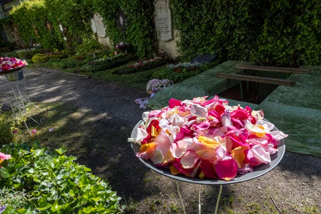 Beerdigung von Remo AimŽ Pollert , Sohn von Lara Joy Körner, auf dem Friedhof Bogenhausen in München Datum: 22.05.2026 *** Burial of Remo AimŽ Pollert , son of Lara Joy Körner, at Bogenhausen Cemetery in Munich Date 22 05 2026