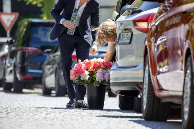 Mutter Lara Joy Körner Beerdigung von Remo AimŽ Pollert , Sohn von Lara Joy Körner, auf dem Friedhof Bogenhausen in München Datum: 22.05.2026 *** Mother Lara Joy Körner Funeral of Remo AimŽ Pollert , son of Lara Joy Körner, at Bogenhausen Cemetery in Munich Date 22 05 2026
