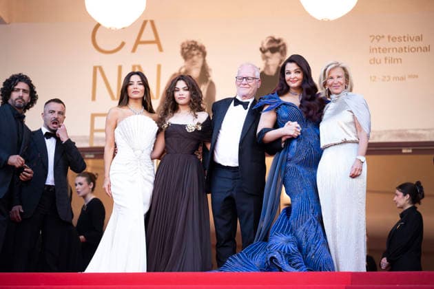 Cannes Histoires de la nuit The Birthday Party Red Carpet EB US actress Eva Longoria, US actress Ariana Greenblatt, Cannes film festival director Thierry Fremaux, Indian actress Aishwarya Rai Bachchan and German media executive and President of the Cannes Film Festival Iris Knobloch on the red carpet before the screening of the film Histoires de la nuit (The Birthday Party) at the 79th edition of the Cannes Film Festival in Cannes, southern France on May 22, 2026. Photo by Eliot Blondet ABACAPRESS.COM Cannes France France  Copyright: xBlondetxEliot ABACAx