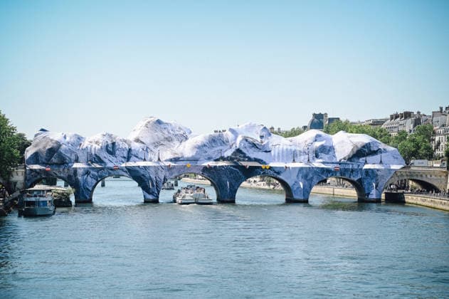 La Caverne du Pont, a temporary monumental work of art on the Pont Neuf signed by the artist JR La Caverne du Pont, une oeuvre dart monumentale éphémère sur le Pont Neuf signée de lartiste JR 456656 2026 05 22 sans perso  Copyright: xBarbaraxNeymanx xStarfacex STAR_456656_030