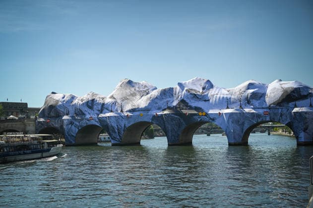 La Caverne du Pont, a temporary monumental work of art on the Pont Neuf signed by the artist JR La Caverne du Pont, une oeuvre dart monumentale éphémère sur le Pont Neuf signée de lartiste JR 456656 2026 05 22 sans perso  Copyright: xBarbaraxNeymanx xStarfacex STAR_456656_036