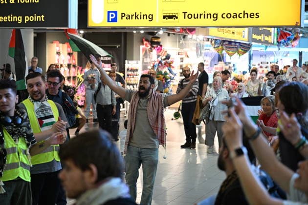 Detained Global Sumud aid flotilla activists arrive in Amsterdam AMSTERDAM, THE NETHERLANDS - MAY 22: Dutch activists and journalists who were aboard the Global Sumud Flotilla arrive at Amsterdam Airport Schiphol after being deported from Israel via Istanbul following the Global Sumud Flotilla mission, in Amsterdam, the Netherlands on May 22, 2026. Mouneb Taim Anadolu Amsterdam Netherlands. Editorial use only. Please get in touch for any other usage.  Copyright: x2026xAnadoluxMounebxTaimx