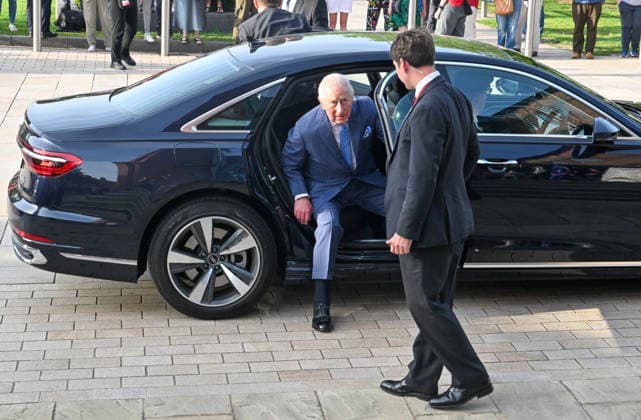 HRH King Charles III arrives at the Royal Shakespeare Theatre to attend the Royal Shakespeare Company™s (RSC) performance of ˜The Tempest™, staring Sir Kenneth Branagh. The Royal Shakespeare Theatre, Waterside, Stratford-upon-Avon HRH King Charles III arrives at the Royal Shakespeare Theatre to attend the Royal Shakespeare Company™s (RSC) performance of ˜The Tempest™, staring Sir Kenneth Branagh. The Royal Shakespeare Theatre, Waterside, Stratford-upon-Avon, Credit:Jules Annan Avalon England  Copyright: xJulesxAnnanx xAvalonx 1104228319