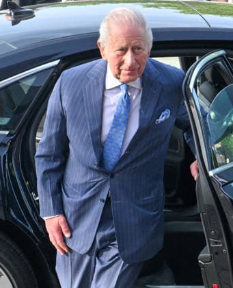 Entertainment Bilder des Tages HRH King Charles III arrives at the Royal Shakespeare Theatre to attend the Royal Shakespeare Company™s (RSC) performance of ˜The Tempest™, staring Sir Kenneth Branagh. The Royal Shakespeare Theatre, Waterside, Stratford-upon-Avon HRH King Charles III arrives at the Royal Shakespeare Theatre to attend the Royal Shakespeare Company™s (RSC) performance of ˜The Tempest™, staring Sir Kenneth Branagh. The Royal Shakespeare Theatre, Waterside, Stratford-upon-Avon, Credit:Jules Annan Avalon England  Copyright: xJulesxAnnanx xAvalonx 1104228343
