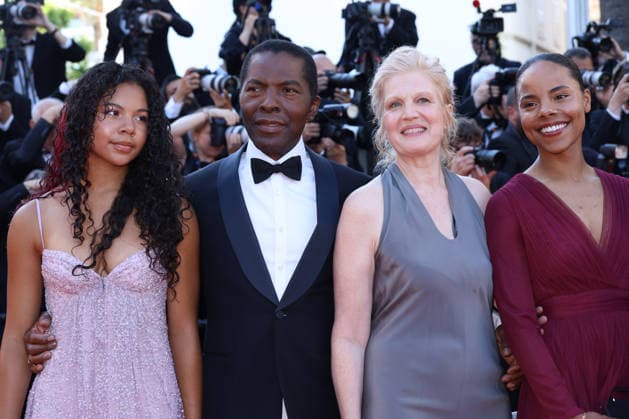 79ème Festival International du Film de Cannes Montée des marches du film Histoires de la nuit 79th Cannes Film Festival Red carpet of the film Histoires de la nuit Isaach de Bankole and his family 456659 2026 05 22 Cannes France  Copyright: xIsabellexVautierx xStarfacex STAR_456659_012