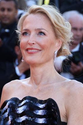 79ème Festival International du Film de Cannes Montée des marches du film Histoires de la nuit 79th Cannes Film Festival Red carpet of the film Histoires de la nuit Gillian Anderson 456659 2026 05 22 Cannes France  Copyright: xIsabellexVautierx xStarfacex STAR_456659_020