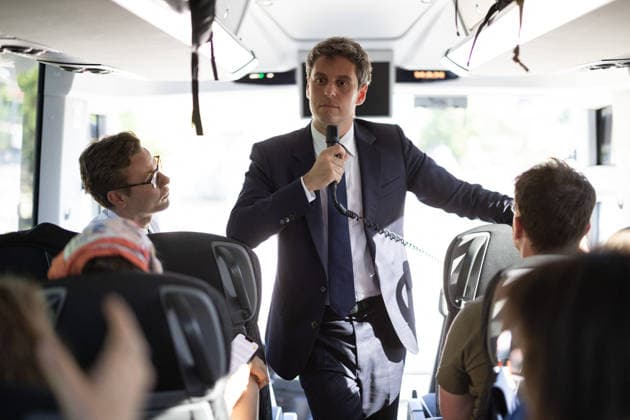 Gabriel Attal anwser journalists questions in a bus - Millau General Secretary of French centrist party Renaissance Gabriel Attal sawer journalist questions about his candidacy to the French presidency, with a microphone in a bus, as he is on his way to visit the Millau viaduct on May 22, 2026. France s former prime minister Gabriel Attal said on May 22, 2026 he was running for president next year. Photo by Raphael Lafargue ABACAPRESS.COM Millau France  Copyright: xLafarguexRaphael ABACAx