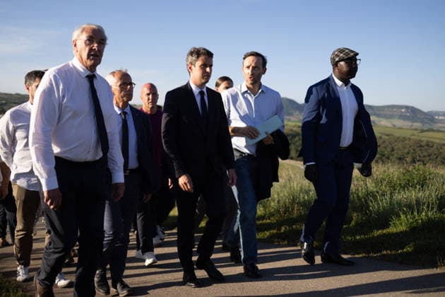 Gabriel Attal visits the Millau viaduct - Millau General Secretary of French centrist party Renaissance Gabriel Attal, Jean-François Rousset a politician of Renaissance who has represented the 3rd constituency of the Aveyron department, and mayor of Millau Christophe Saint-Pierre, visits the Millau viaduct on May 22, 2026. France s former prime minister Gabriel Attal said on May 22, 2026 he was running for president next year. Photo by Raphael Lafargue ABACAPRESS.COM Millau France  Copyright: xLafarguexRaphael ABACAx