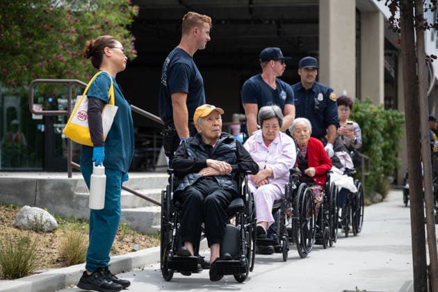 Evacuation due to the hazardous chemical leak in Garden Grove GARDEN GROVE, UNITED STATES - MAY 22: Orange County Fire Authority evacuate the Beach Terrace Senior community due to the hazardous chemical leak at an aerospace company along Western Ave and Beach Boulevard in Garden Grove, California, United States on May 22, 2026. Jon Putman Anadolu Garden Grove United States. Editorial use only. Please get in touch for any other usage.  Copyright: x2026xAnadoluxJonxPutmanx
