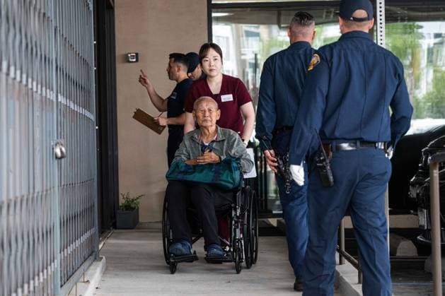 Evacuation due to the hazardous chemical leak in Garden Grove GARDEN GROVE, UNITED STATES - MAY 22: Orange County Fire Authority evacuate the Beach Terrace Senior community due to the hazardous chemical leak at an aerospace company along Western Ave and Beach Boulevard in Garden Grove, California, United States on May 22, 2026. Jon Putman Anadolu Garden Grove United States. Editorial use only. Please get in touch for any other usage.  Copyright: x2026xAnadoluxJonxPutmanx
