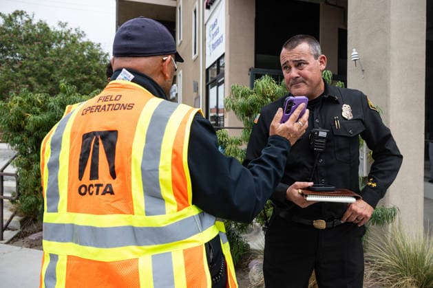 Evacuation due to the hazardous chemical leak in Garden Grove GARDEN GROVE, UNITED STATES - MAY 22: Orange County Fire Authority evacuate the Beach Terrace Senior community due to the hazardous chemical leak at an aerospace company along Western Ave and Beach Boulevard in Garden Grove, California, United States on May 22, 2026. Jon Putman Anadolu Garden Grove United States. Editorial use only. Please get in touch for any other usage.  Copyright: x2026xAnadoluxJonxPutmanx