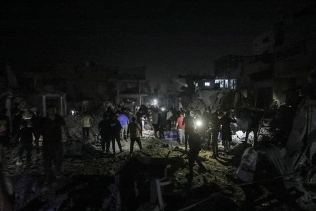 Israeli army continues attacking Gaza despite ceasefire BUREIJ, GAZA, PALESTINE - MAY 22: Palestinians inspect the destruction amid the rubble of destroyed buildings following heavy Israeli air strikes targeting the Nuseirat and Bureij refugee camps in the central Gaza Strip, Palestine on May 22, 2026. The aerial bombardments completely flattened several residential structures and caused extensive damage to neighboring homes, leaving a large number of civilians injured. Moiz Salhi Anadolu Bureij Gaza. Editorial use only. Please get in touch for any other usage.  Copyright: x2026xAnadoluxMoizxSalhix