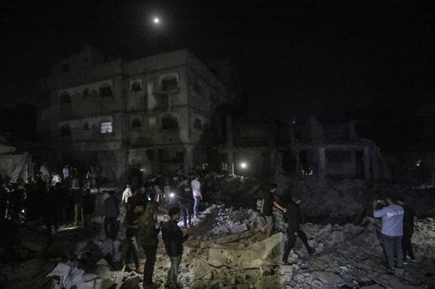 Israeli army continues attacking Gaza despite ceasefire BUREIJ, GAZA, PALESTINE - MAY 22: Palestinians inspect the destruction amid the rubble of destroyed buildings following heavy Israeli air strikes targeting the Nuseirat and Bureij refugee camps in the central Gaza Strip, Palestine on May 22, 2026. The aerial bombardments completely flattened several residential structures and caused extensive damage to neighboring homes, leaving a large number of civilians injured. Moiz Salhi Anadolu Bureij Gaza. Editorial use only. Please get in touch for any other usage.  Copyright: x2026xAnadoluxMoizxSalhix