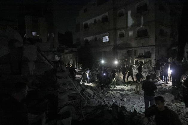 Israeli army continues attacking Gaza despite ceasefire BUREIJ, GAZA, PALESTINE - MAY 22: Palestinians inspect the destruction amid the rubble of destroyed buildings following heavy Israeli air strikes targeting the Nuseirat and Bureij refugee camps in the central Gaza Strip, Palestine on May 22, 2026. The aerial bombardments completely flattened several residential structures and caused extensive damage to neighboring homes, leaving a large number of civilians injured. Moiz Salhi Anadolu Bureij Gaza. Editorial use only. Please get in touch for any other usage.  Copyright: x2026xAnadoluxMoizxSalhix