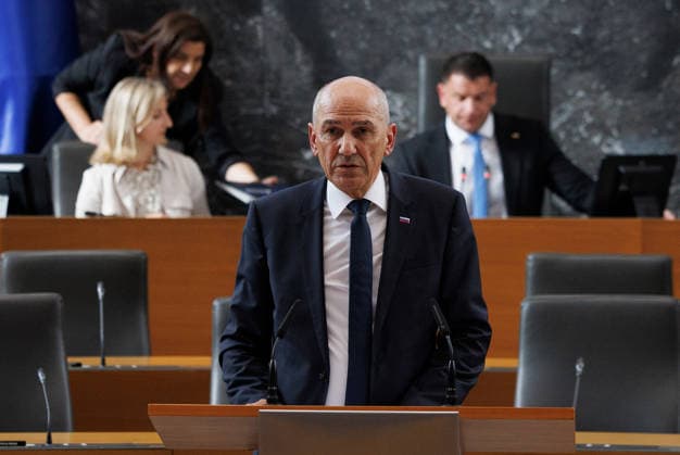 (260522) -- LJUBLJANA, May 22, 2026 -- Janez Jansa is sworn in as the prime minister of Slovenia after the voting during the extraordinary session of the Slovenian National Assembly in Ljubljana, Slovenia, May 22, 2026. Slovenia s National Assembly on Friday appointed Janez Jansa as the country s prime minister-designate with 51 votes in favour and 36 against, according to the Slovenian News Agency. (Photo by Xinhua) SLOVENIA-LJUBLJANA-PRIME MINISTER-JANEZ JANSA ZeljkoxStevanic 