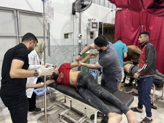 Israeli army continues attacking Gaza despite ceasefire NUSEIRAT CAMP, GAZA, PALESTINE - MAY 22: Injured Palestinian civilians receive medical treatment at Al-Awda Hospital following heavy Israeli military strikes targeting the Nuseirat and Bureij camps in the central Gaza Strip, Palestine on May 23, 2026. Hassan Jedi Anadolu Gaza City Gaza. Editorial use only. Please get in touch for any other usage.  Copyright: x2026xAnadoluxHassanxJedix