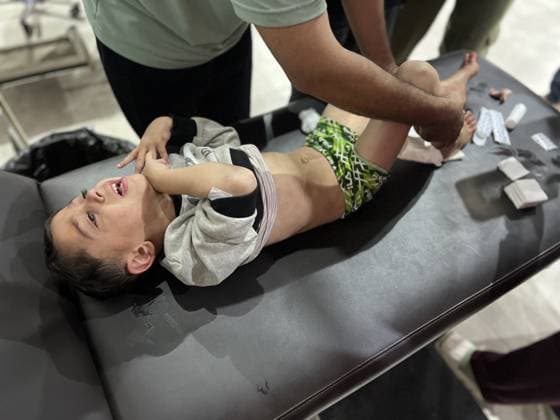 Israeli army continues attacking Gaza despite ceasefire NUSEIRAT CAMP, GAZA, PALESTINE - MAY 22: Injured Palestinian civilians receive medical treatment at Al-Awda Hospital following heavy Israeli military strikes targeting the Nuseirat and Bureij camps in the central Gaza Strip, Palestine on May 23, 2026. Hassan Jedi Anadolu Gaza City Gaza. Editorial use only. Please get in touch for any other usage.  Copyright: x2026xAnadoluxHassanxJedix