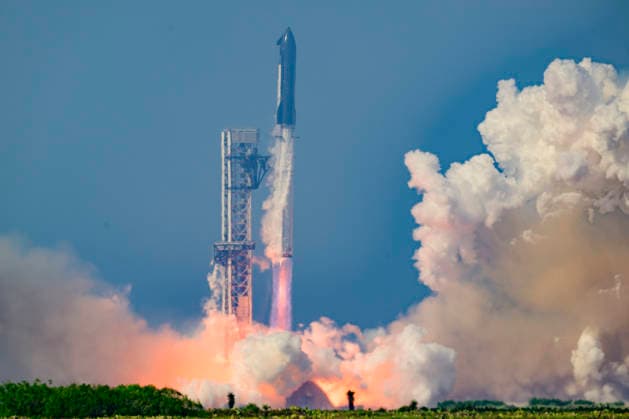 May 22, 2026, Starbase, Texas, USA: A new version of the SpaceX Starship rocket launches from Starbase, Texas, on May 22, 2026. Starbase USA - ZUMAb268 20260522_znp_b268_003 Copyright: xJenniferxBriggsx