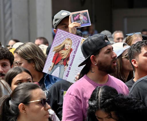 Fans gather for American singer, songwriter and actress Miley Cyrus unveiling ceremony honoring Cyrus with the 2,845th star on the Hollywood Walk of Fame in Los Angeles on Friday, May 22, 2026.  LAP2026052242 JIMxRUYMEN