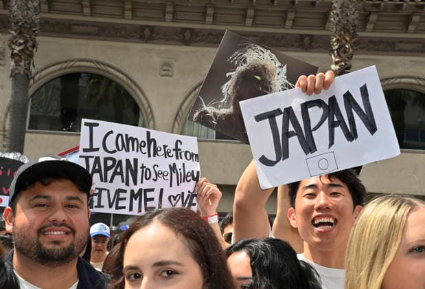 Fans gather for American singer, songwriter and actress Miley Cyrus unveiling ceremony honoring Cyrus with the 2,845th star on the Hollywood Walk of Fame in Los Angeles on Friday, May 22, 2026.  LAP2026052244 JIMxRUYMEN