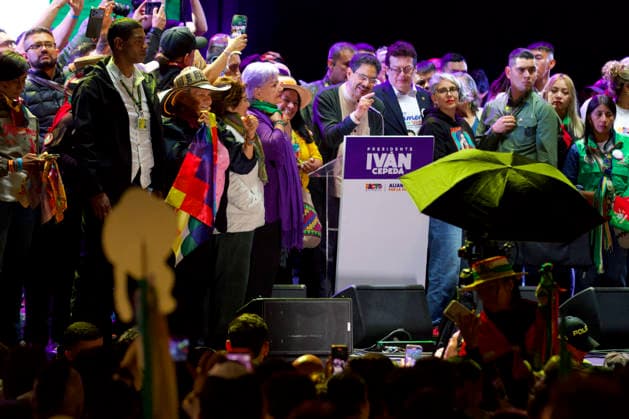May 22, 2026, Bogota, Cundinamarca, COLOMBIA: Leftist senator and presidential candidate IVAN CEPEDA and his running mate AIDA QUILCUE (to his Right) are cheered on by thousands who turned out for his final campaign rally in the Plaza de Bolivar square, ahead of the May 31 first-round elections. The massive turnout underscores the intense political mobilization and high stakes gripping the country as voters decide between policy continuity and a shift to the right. Bogota COLOMBIA - ZUMAd225 20260522_znp_d225_013 Copyright: xZoraidaxDiazx