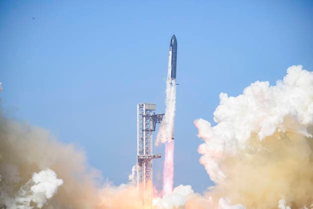 May 22, 2026, Starbase, Texas, USA: A new version of the SpaceX Starship rocket launches from Starbase, Texas, on May 22, 2026. Starbase USA  - ZUMAb268 20260522_znp_b268_016 Copyright: xJenniferxBriggsx