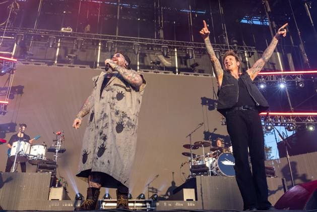May 22, 2026, Napa, California, U.S: TEDDY SWIMS joins JACOBY SHADDIX of Papa Roach during the BottleRock Music Festival in Napa, California Napa U.S  - ZUMAs135 20260522_zap_s135_068 Copyright: xDanielxDeSloverx