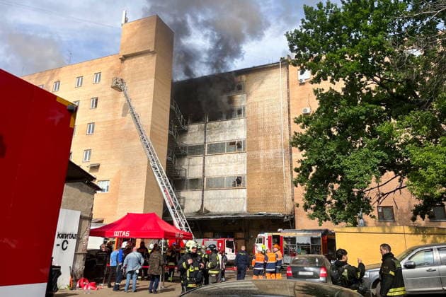 RUSSIA, MOSCOW - MAY 23, 2026: Firefighters battle a fire at a warehouse in south-eastern Moscow. Sergei Shakhidzhanyan TASS  92905798