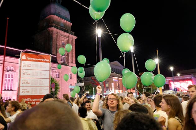 Schlossgrabenfest 2026 22.05.2026 Mehr als 60 Bands auf 3 Bühnen + 12 DJs in der Club-Area an vier Tagen beim Schlossgrabenfest 2026 hier: Tag 2 gesammelte und verknotete Luftballons Darmstadt Hessen Deutschland *** Schlossgrabenfest 2026 22 05 2026 More than 60 bands on 3 stages 12 DJs in the club area over four days at the Schlossgrabenfest 2026 here Day 2 collected and knotted balloons Darmstadt Hesse Germany