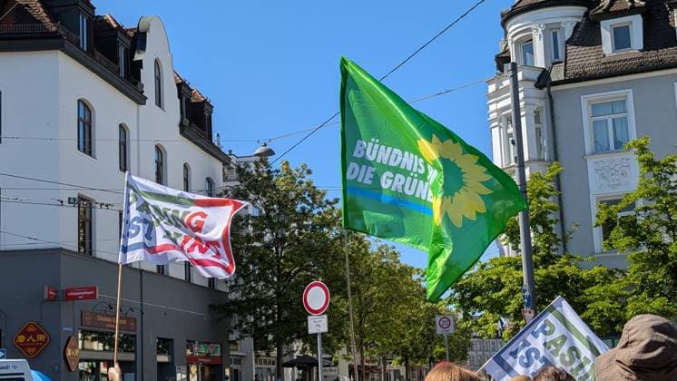 May 23, 2026, Munich, Bavaria, Germany: Under the banner of Pasing ist Bunt (Pasing is Diverse), the residents of the Pasing district of Munich, Germany assembled an emergency protest against the extreme-right AfD party who held an event across the street. Munich Germany - ZUMAb160 20260523_abp_b160_002 Copyright: xSachellexBabbarx