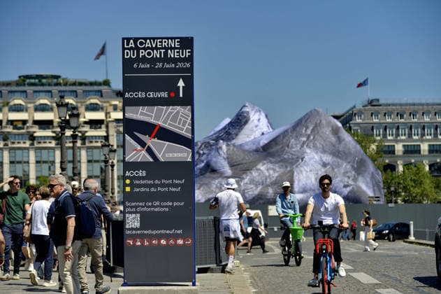Pont Neuf Cave Unveiled To Parisians - Paris The Pont Neuf cave, JR s ephemeral monumental work measuring 120 meters long and 18 meters high, is unveiled to Parisians, on May 22, 2026, before its official opening on June 6, paying homage to Christo and Jeanne-Claude s 1985 work The Pont Neuf Wrapped and remaining visible until June 28, 2026. Photo by Karim Ait Adjedjou ABACAPRESS.COM Paris France  Copyright: xAitxAdjedjouxKarim ABACAx