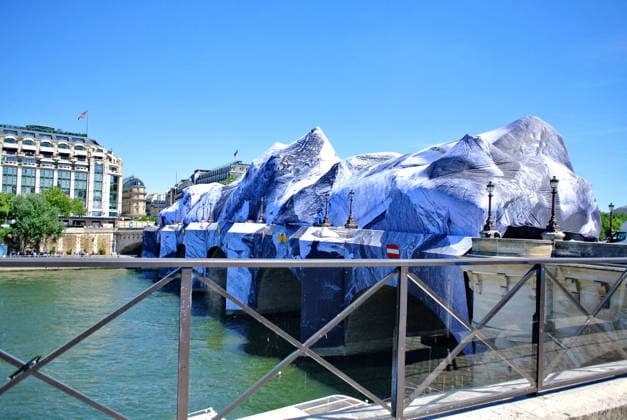 Pont Neuf Cave Unveiled To Parisians - Paris The Pont Neuf cave, JR s ephemeral monumental work measuring 120 meters long and 18 meters high, is unveiled to Parisians, on May 22, 2026, before its official opening on June 6, paying homage to Christo and Jeanne-Claude s 1985 work The Pont Neuf Wrapped and remaining visible until June 28, 2026. Photo by Karim Ait Adjedjou ABACAPRESS.COM Paris France  Copyright: xAitxAdjedjouxKarim ABACAx