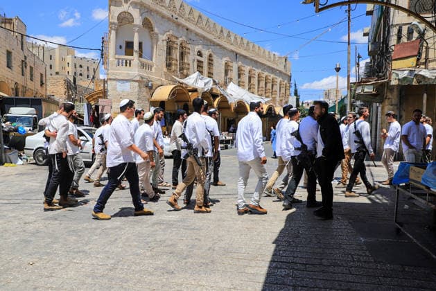 Israeli forces block entrances with iron barriers during settler raid in Hebron HEBRON, PALESTINE - MAY 23: Israeli settlers, under the protection of Israeli forces, raid the Old City area of Hebron in the southern West Bank, Palestine, on May 23, 2026. Blocking entrances and exits with iron barriers during the raid, Israeli forces restricted the movement of Palestinians. Amer Shallodi Anadolu Hebron West Bank. Editorial use only. Please get in touch for any other usage.  Copyright: x2026xAnadoluxAmerxShallodix
