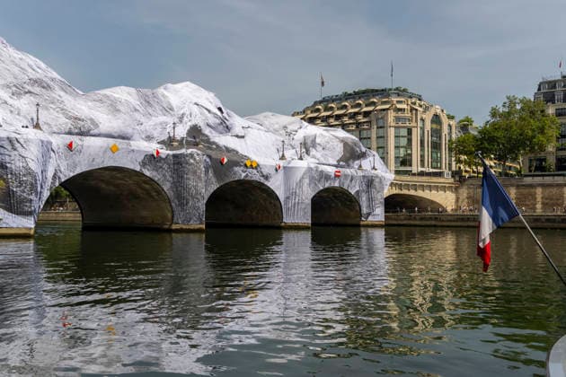 Paris, France May 23, 2026 - The Seine flows beneath JR s artwork titled La Caverne du Pont-Neuf on May 23, 2026 in Paris, France. In homage to the work by Christo and Jeanne-Claude, who wrapped the Pont-Neuf in 1985, the artist JR is currently installing the world™s largest immersive artwork, La Caverne du Pont-Neuf, which measures 120 meters long, 20 meters wide, and between 12 and 18 meters high. ARTISTE JR, ART, INSTALLATION ARTISTIQUE, ILLUSTRATION, PAYSAGE URBAIN, PONT NEUF, MONUMENT, VUE DE PARIS, OEUVRE D ART MONUMENTALE EPHEMERE, INSOLITE, ARCHITECTURE  Copyright: xVincentxIsorex