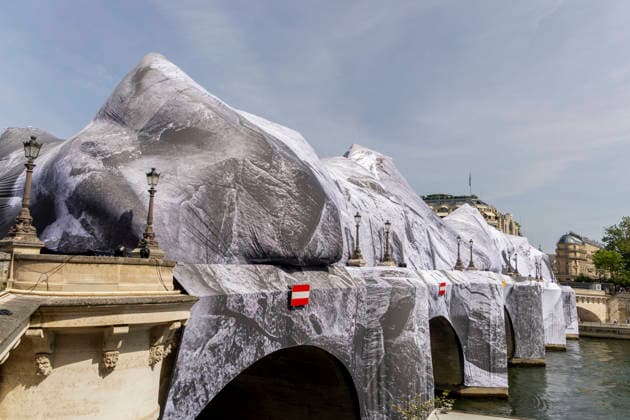 Paris, France May 23, 2026 - The Seine flows beneath JR s artwork titled La Caverne du Pont-Neuf on May 23, 2026 in Paris, France. In homage to the work by Christo and Jeanne-Claude, who wrapped the Pont-Neuf in 1985, the artist JR is currently installing the world™s largest immersive artwork, La Caverne du Pont-Neuf, which measures 120 meters long, 20 meters wide, and between 12 and 18 meters high. ARTISTE JR, ART, INSTALLATION ARTISTIQUE, ILLUSTRATION, PAYSAGE URBAIN, PONT NEUF, MONUMENT, VUE DE PARIS, OEUVRE D ART MONUMENTALE EPHEMERE, INSOLITE, ARCHITECTURE  Copyright: xVincentxIsorex