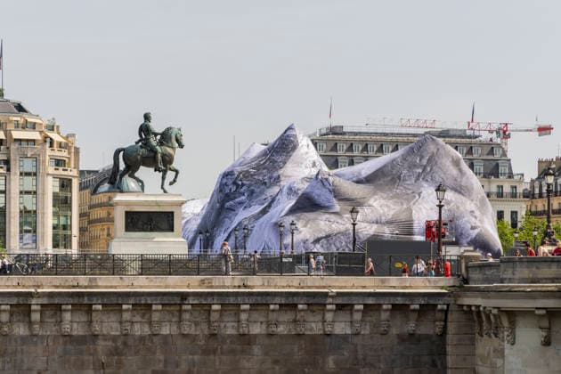 Paris, France May 23, 2026 - The Seine flows beneath JR s artwork titled La Caverne du Pont-Neuf on May 23, 2026 in Paris, France. In homage to the work by Christo and Jeanne-Claude, who wrapped the Pont-Neuf in 1985, the artist JR is currently installing the world™s largest immersive artwork, La Caverne du Pont-Neuf, which measures 120 meters long, 20 meters wide, and between 12 and 18 meters high. ARTISTE JR, ART, INSTALLATION ARTISTIQUE, ILLUSTRATION, PAYSAGE URBAIN, PONT NEUF, MONUMENT, VUE DE PARIS, OEUVRE D ART MONUMENTALE EPHEMERE, INSOLITE, ARCHITECTURE  Copyright: xVincentxIsorex
