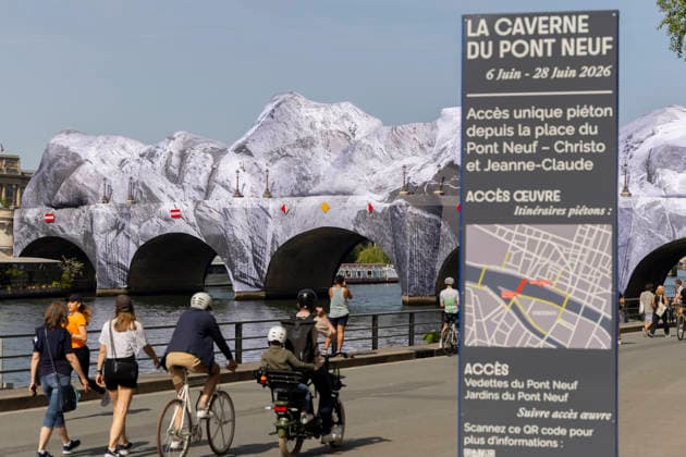 Paris, France May 23, 2026 - The Seine flows beneath JR s artwork titled La Caverne du Pont-Neuf on May 23, 2026 in Paris, France. In homage to the work by Christo and Jeanne-Claude, who wrapped the Pont-Neuf in 1985, the artist JR is currently installing the world™s largest immersive artwork, La Caverne du Pont-Neuf, which measures 120 meters long, 20 meters wide, and between 12 and 18 meters high. ARTISTE JR, ART, INSTALLATION ARTISTIQUE, ILLUSTRATION, PAYSAGE URBAIN, PONT NEUF, MONUMENT, VUE DE PARIS, OEUVRE D ART MONUMENTALE EPHEMERE, INSOLITE, ARCHITECTURE  Copyright: xVincentxIsorex