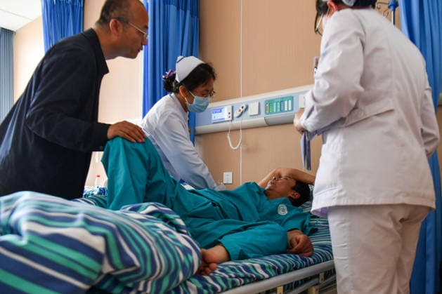 (260523) -- QINYUAN, May 23, 2026 -- Medical staff take care of an injured worker at a hospital in Qinyuan County, north China s Shanxi Province, May 23, 2026. The coal mine accident in north China s Shanxi Province has left 82 people dead, with nine others still unaccounted for, according to the county s emergency management bureau. The gas explosion occurred on Friday at the Liushenyu coal mine in Qinyuan County. The province has sent 755 people including rescuers and medical personnel to the site. Rescue efforts are ongoing. A total of 123 people have been sent to hospitals for treatment, including two in critical condition and two in serious condition, while 33 others have returned home. ) (SpotNews) CHINA-SHANXI-COAL MINE-ACCIDE 