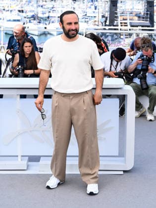 IPA84992946 - Cannes, 79th Cannes Film Festival 2026 - Day 12. Photocall film L Objet Du Delit (Growing Up). Pictured is Oussama Kheddam  Copyright: xAlbertoxTerenghix xPoolxPhotoxEventsx07x 84992946