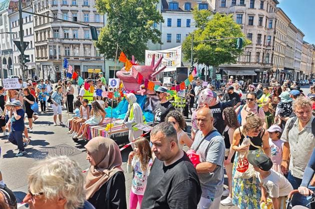 Berlin, Deutschland, 23.05.2026: Kreuzberg: 30. Kinderkarneval der Kulturen: Der Kinderkarneval wird jedes Jahr mit einem Kostümumzug und Kinderkarnevalsfest gefeiert. *** Berlin, Germany, 23 05 2026 Kreuzberg 30 Childrens Carnival of Cultures The childrens carnival is celebrated every year with a costume parade and childrens carnival festival Copyright: xdtsxNachrichtenagenturx dts_120044