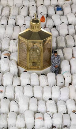 Muslim worshippers perform dawn prayer at Grand Mosque ahead of Hajj Muslim worshippers perform the dawn prayer around the Kaaba, Islam’s holiest shrine, at the Grand Mosque complex in the holy city of Mecca, Saudi Arabia, on May 23, 2026, ahead of the annual Hajj pilgrimage. Photo by SPA Saudi Pess Agency Mecca Mecca Saudi Arabia 230526_Saudi_Arabia_SPA_00(6) Copyright: xSPAxSaudixPessxAgencyxSaudixPressxAgencyx xapaimagesx