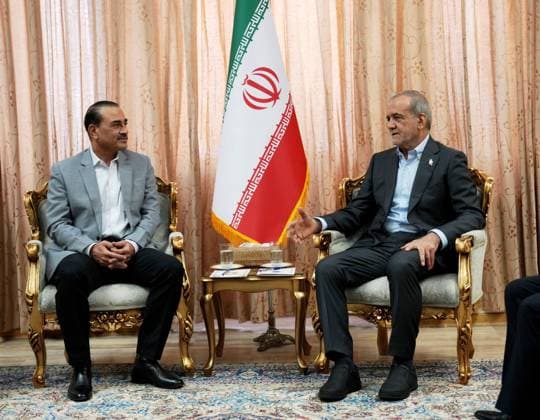 Masoud Pezeshkian - Asim Munir meeting in Tehran TEHRAN, IRAN - MAY 23: (----EDITORIAL USE ONLY - MANDATORY CREDIT - IRANIAN FOREIGN MINISTRY HANDOUT - NO MARKETING NO ADVERTISING CAMPAIGNS - DISTRIBUTED AS A SERVICE TO CLIENTS----) Iranian President Masoud Pezeshkian meets with Pakistani Chief of General Staff Asim Munir in Tehran, Iran on May 23, 2026. Iranian Foreign Ministry Handout Anadolu Tehran Iran. Editorial use only. Please get in touch for any other usage.  Copyright: x2026xAnadoluxIranianxForeignxMinistryx xHandoutx