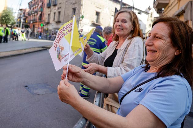 Visit of Pope Leo XIV to Acerra Along the streets of Acerra, near Naples, crowds of worshippers gathered to greet Pope Leo XIV as he passed through the town in the popemobile. Thousands of faithful lined the streets waving flags, applauding, and praying during the Pope™s pastoral visit, transforming the town into a moment of collective celebration and devotion.A deeply symbolic event marked by strong public participation and religious fervour. Acerra May 23, 2026. _BPH9811 Copyright: xAntonioxBalascox